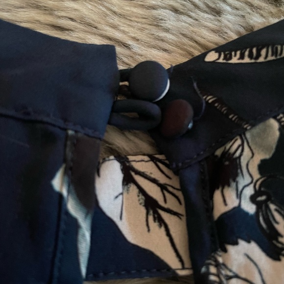 Women’s Floral Blue Parker Blouse - Picture 6 of 9